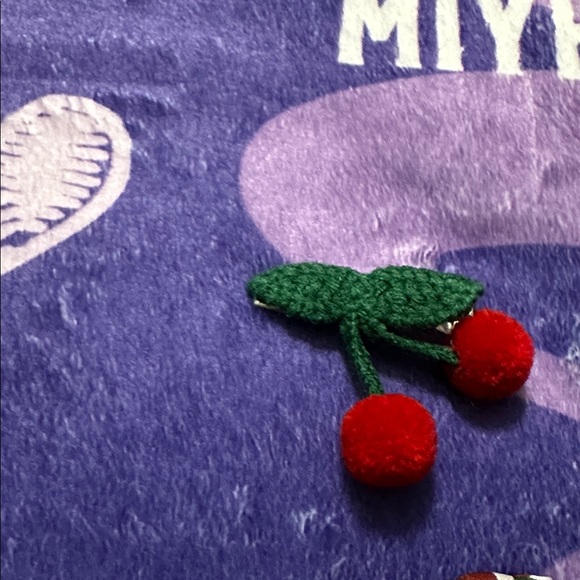 Cherry Tumbler Set with scrunchie and cherry hair clip - Picture 3 of 5